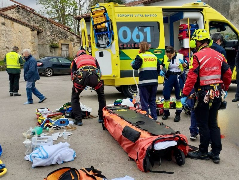 Herido grave un menor de 16 años en una colisión Herido grave un menor de 16 años en una colisión entre su moto y un autobús escolar