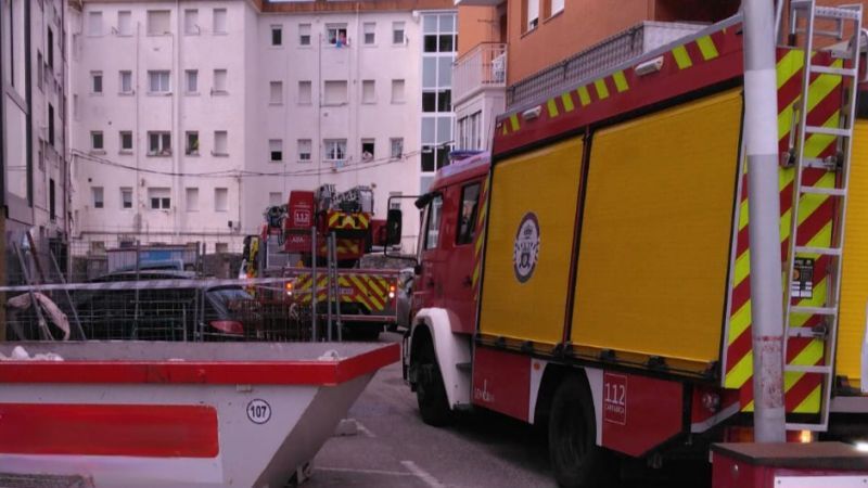 Un herido trasladado a Cruces tras el incendio de una vivienda en Laredo