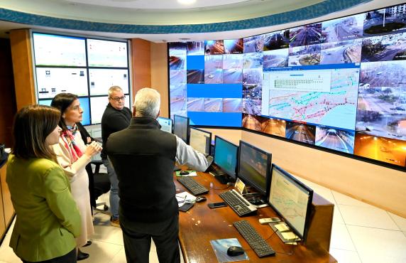 noticias/imagen-asociada/2025/05/visita_centro_control_trafico.jpg