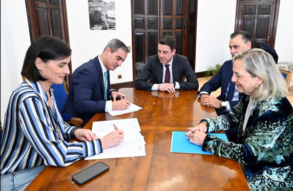 noticias/imagen-asociada/2025/05/firma_convenio_caixa-1.jpg
