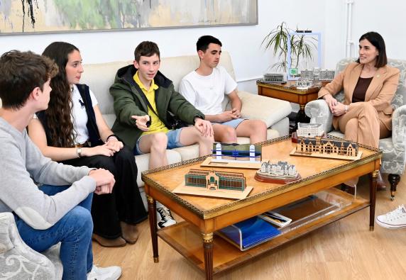 noticias/imagen-asociada/2025/05/recepcion_alumnos_castroverde_2.jpg
