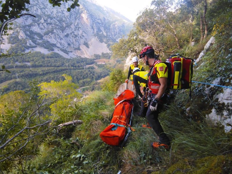 Herido grave un escalador alemán tras sufrir un accidente en Herido grave un escalador alemán tras sufrir un accidente en una de las vías de escape de la ferrata de La Hermida