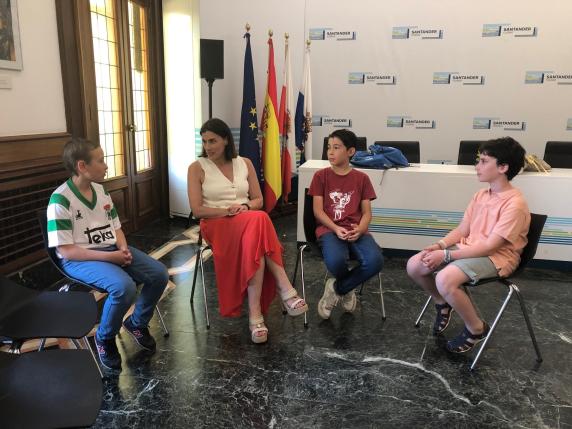 noticias/imagen-asociada/2025/06/recepcion_alumnos_olimpiada_matematica_2.jpg