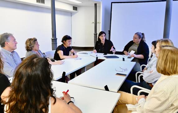 Igual informa a los vecinos sobre la próxima licitación del noticias/imagen-asociada/2025/06/con_vecinos_sardinero_3.jpg