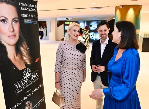 noticias/imagen-asociada/2025/06/con_ainhoa_arteta_gala_solera_artes_1.jpg