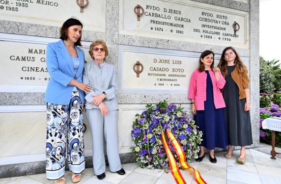 noticias/imagen-asociada/2025/06/traslado_restos_jose_luis_casado_soto_al_panteonde_ilustres_ciriego_4.jpg