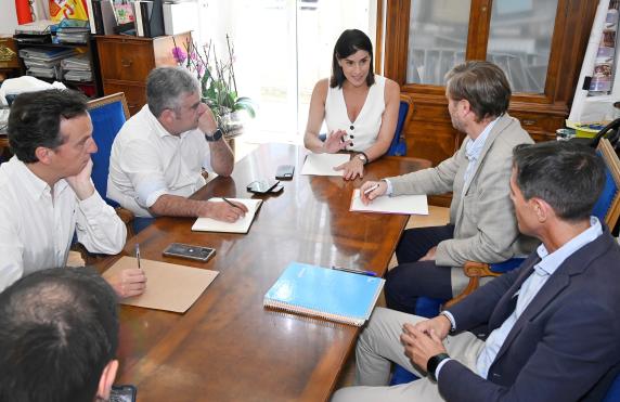 Ayuntamiento y TK analizan las prioridades del servicio de mantenimiento noticias/imagen-asociada/2025/07/reunion_con_empresa_mantenimiento_itinerarios_mecanicos_1.jpg