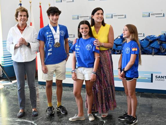 noticias/imagen-asociada/2025/07/recepcion_medallistas_club_marisma_2.jpg