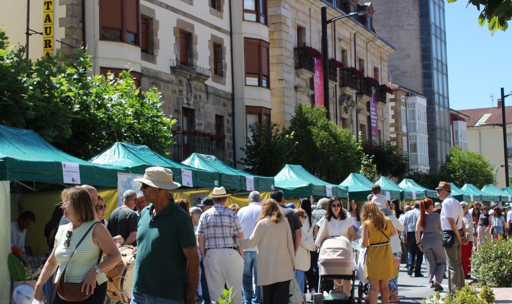 Mercad-Campu-25.jpg Mucho público y buen tiempo en la primera jornada del XXII Mercado Campurriano