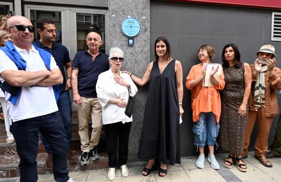 La Ruta de Ilustres incorpora a Juanjo Viota y rinde noticias/imagen-asociada/2025/08/placa_ilustres_juanjo_viota_3.jpg
