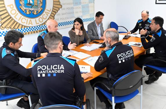 noticias/imagen-asociada/2025/10/reunion_policia_local_memoria_2024_3.jpg