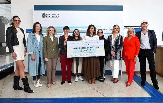 noticias/imagen-asociada/2025/10/entrega_solidaria_asociacion_contra_el_bullying.jpg