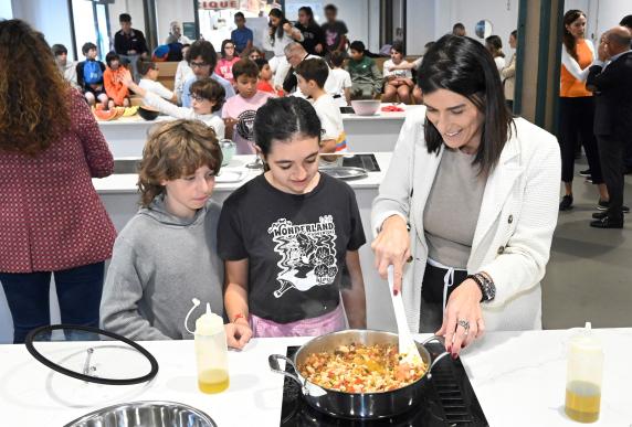 noticias/imagen-asociada/2025/10/aula_saludable_cocina_de_la_plaza_4.jpg