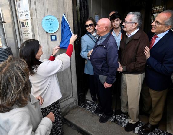 noticias/imagen-asociada/2025/11/placa_ilustres_simon_cabarga_1.jpg