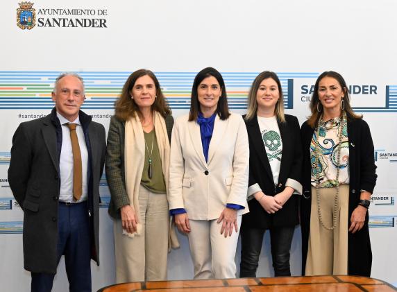 noticias/imagen-asociada/2025/11/con_lupa_y_hotel_sardinero_1.jpg