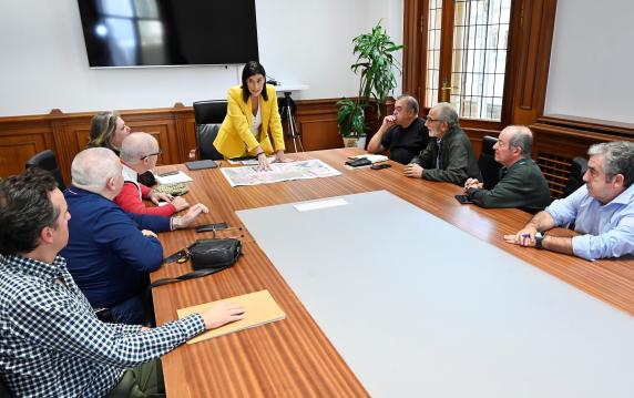 Igual presenta a los vecinos el proyecto de trazado para noticias/imagen-asociada/2025/11/con_vecinos_para_vial_de_corcho_4.jpg
