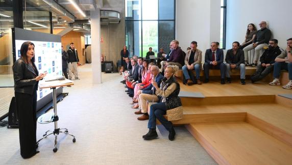 noticias/imagen-asociada/2025/11/reunion_con_participantes_tech_club_3.jpg