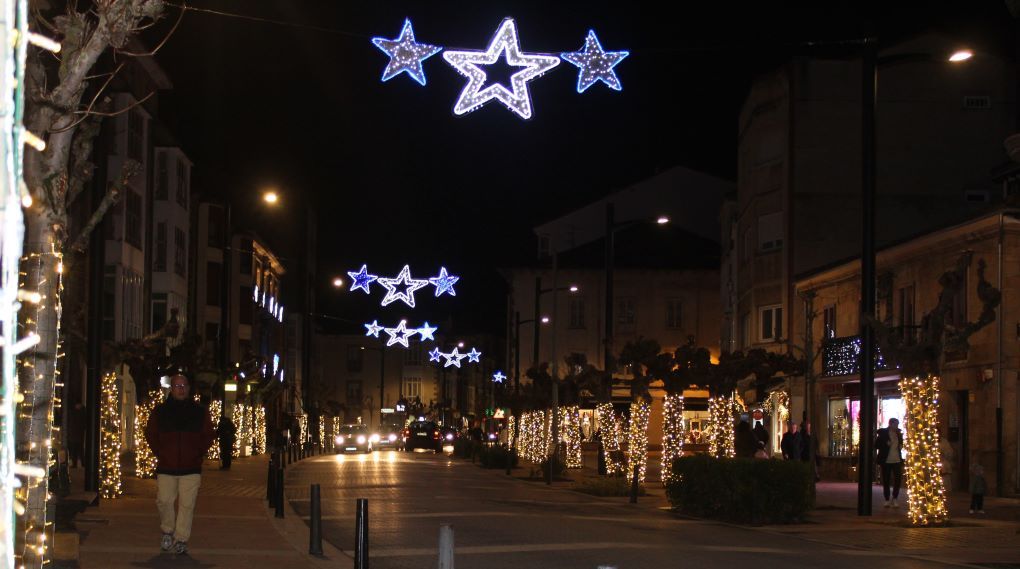El ambiente navideño impregna desde hoy las calles de Reinosa