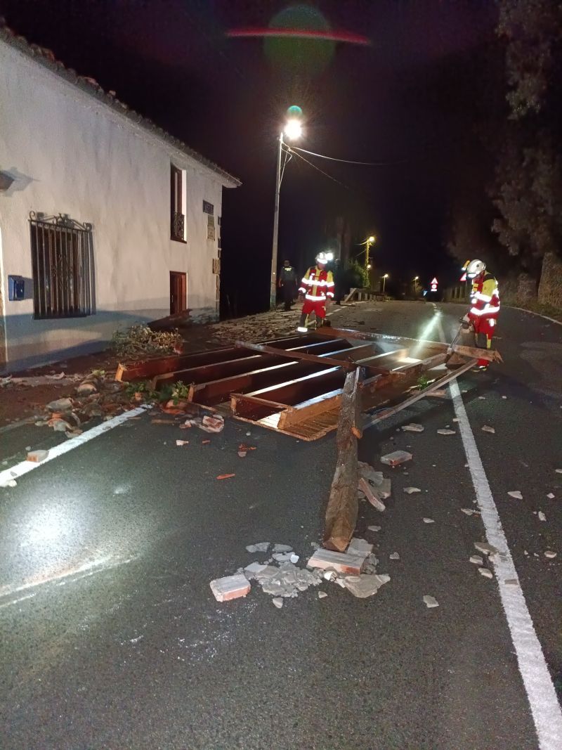 El 112 recibe 49 llamadas y gestiona 11 incidencias provocadas por el fuerte viento