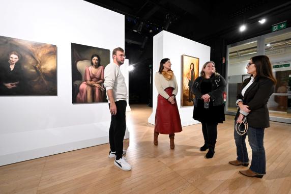 noticias/imagen-asociada/2025/12/exposicion_pablo_diego_tabacalera_1.jpg