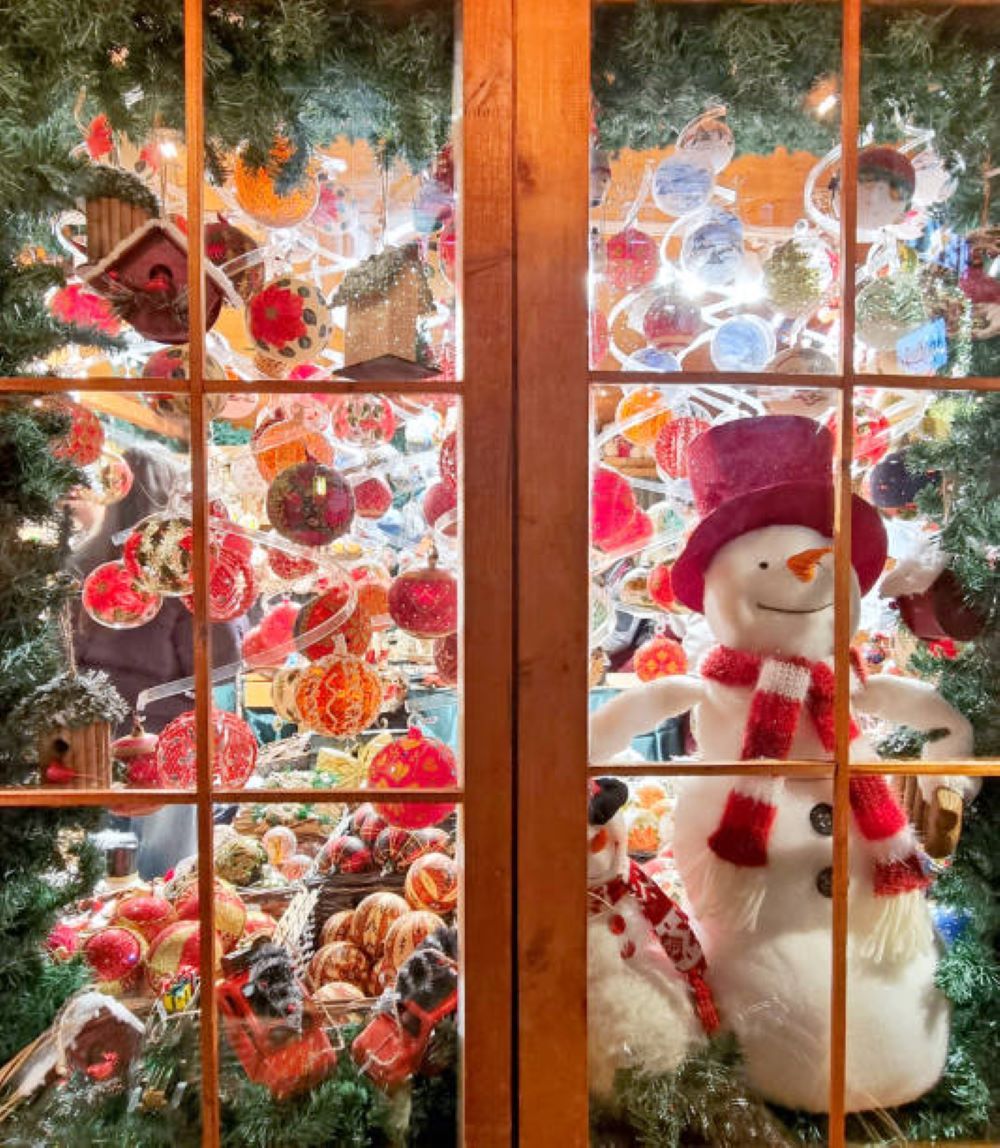 Cerca de una veintena de comercios se han inscrito en el Concurso de Escaparates navideños