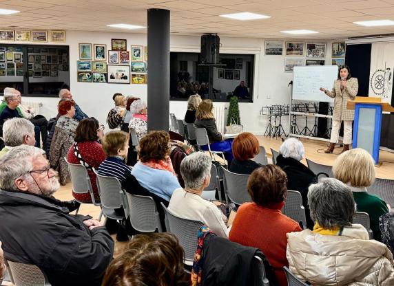 noticias/imagen-asociada/2026/01/charla_bonificaciones_tasa_ordenanza_residuos_centro_civico_la_marga_5.jpg