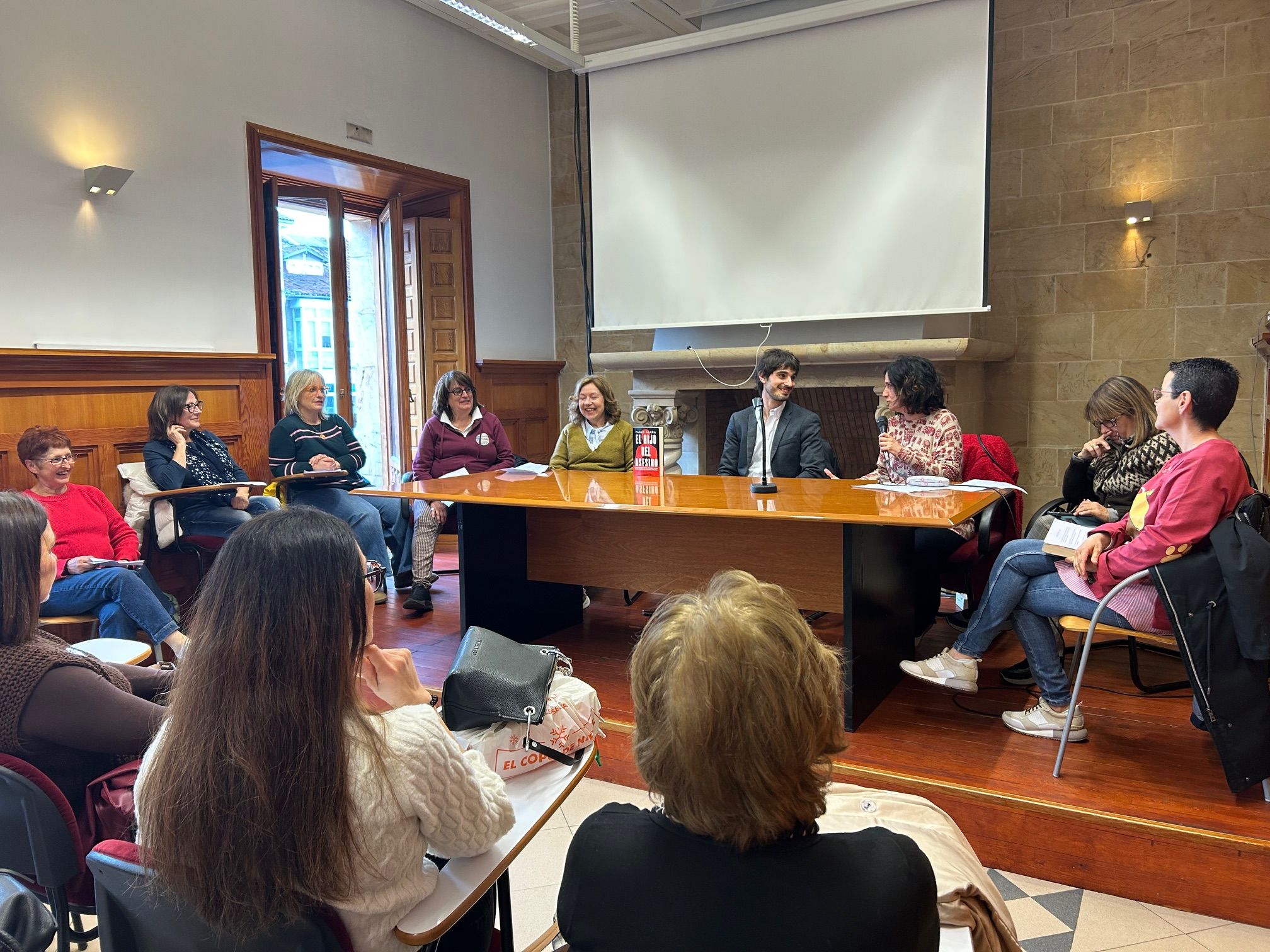 Reinosa acoge una ruta literaria con 110 participantes de clubs de lectura inspirada en ‘El hijo del asesino’