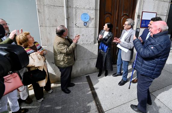 noticias/imagen-asociada/2026/03/placa_ilustres_hermanos_barreda_1.jpg