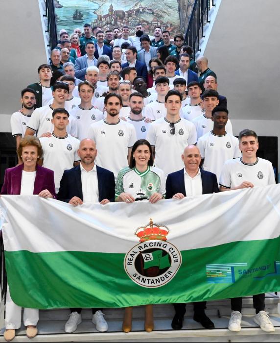 noticias/imagen-asociada/2026/05/recepcion_racing_ascenso_primera_2026.jpg