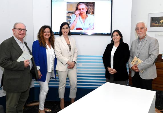 noticias/imagen-asociada/2026/05/con_hija_maria_ealo_para_homenaje.jpg