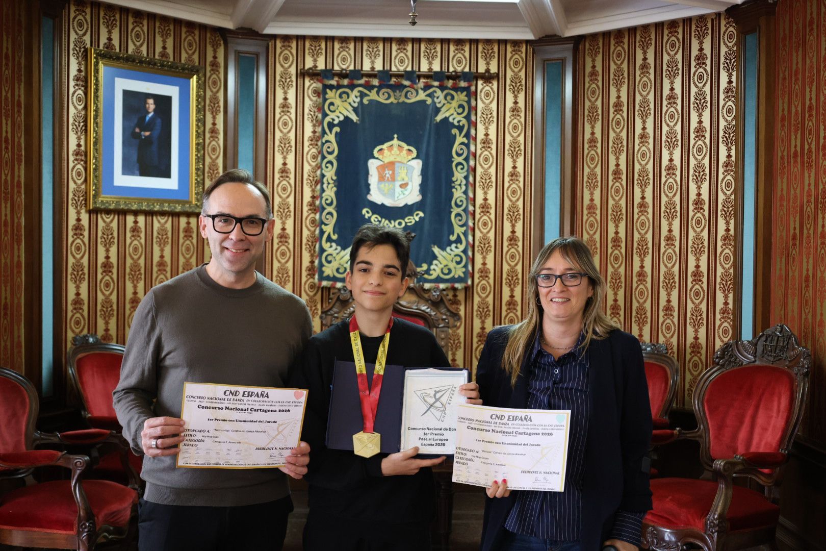Daniel Cobos recibe el reconocimiento del Ayuntamiento de Reinosa tras lograr tres primeros premios nacionales de danza y clasificarse para el Europeo 2026