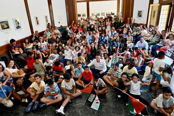 noticias/imagen-asociada/2026/07/visita_ninos_vacaciones_en_paz_1.jpg