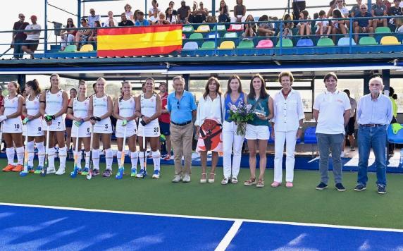 noticias/imagen-asociada/2026/08/homenaje_bea_perez_hockey_3.jpg