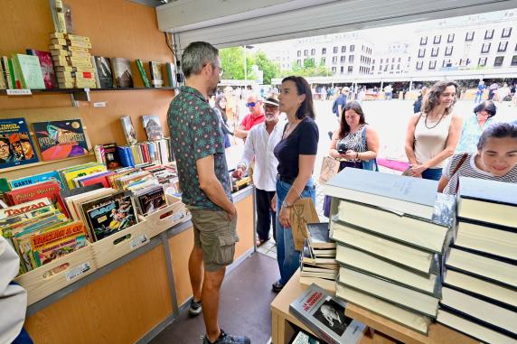 La Feria del Libro Viejo abre sus puertas con la noticias/imagen-asociada/2026/08/inauguracion_feria_libro_viejo_2.jpg