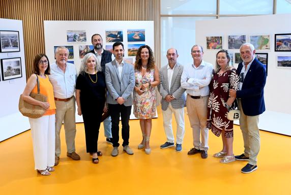Santander acerca la diversidad cultural de seis países con una noticias/imagen-asociada/2026/08/expo_cuerpo_consular_3.jpg