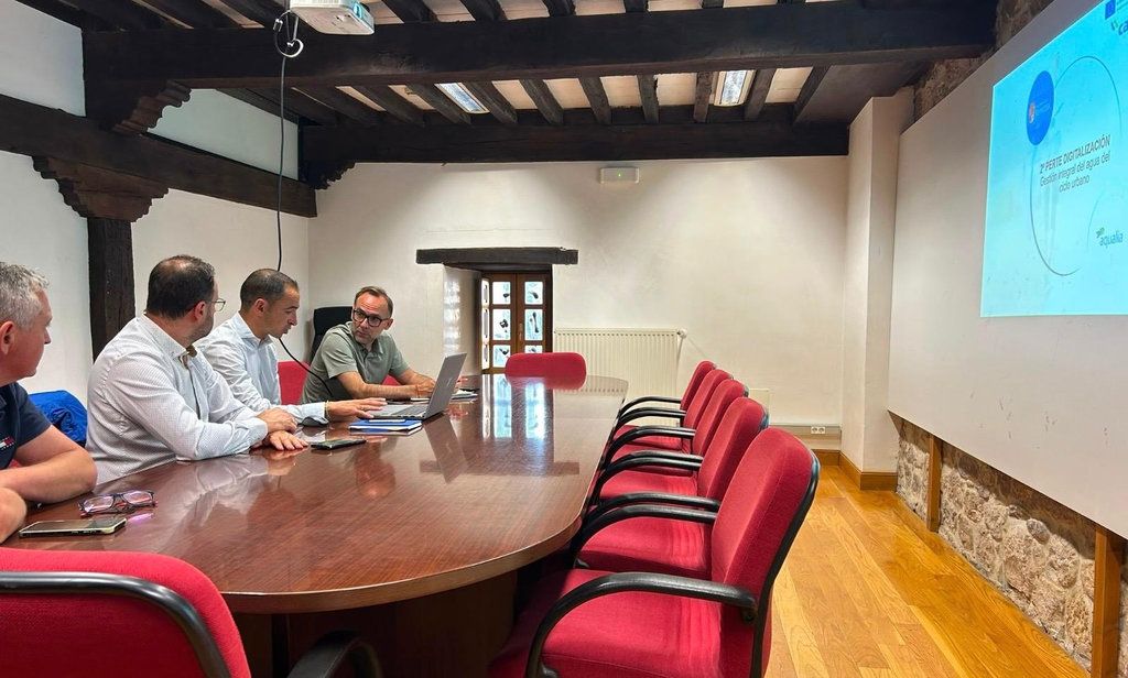 REUNION-AQUALIA_1024x768-300dpi.jpg Reinosa moderniza su red de agua con más de 640.000 euros de fondos europeos