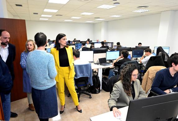 noticias/imagen-asociada/2026/10/visita_empresa_axpe_1.jpg